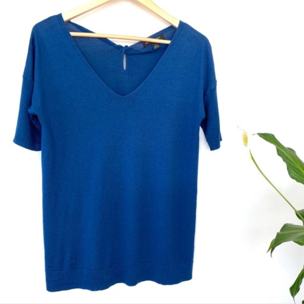 EUC- Banana Republic V-neck sweater cotton silk